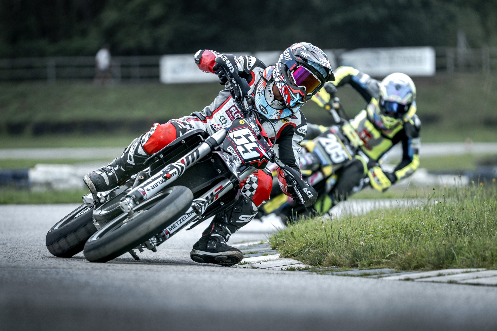 Internationale Supermoto-Action in Greinbach